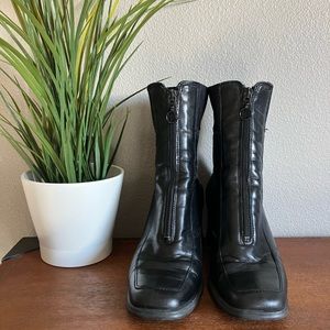 Aquatalia Italian leather women’s zippered boots size 39